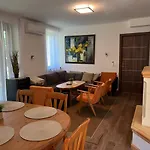 Tagas Hely A Parton Holiday home Balatonszarszo