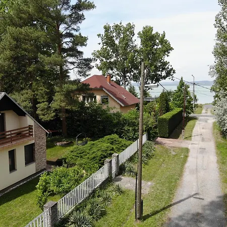 Tagas Hely A Parton Holiday home Balatonszarszo