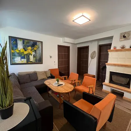 Holiday home Tagas Hely A Parton Balatonszarszo