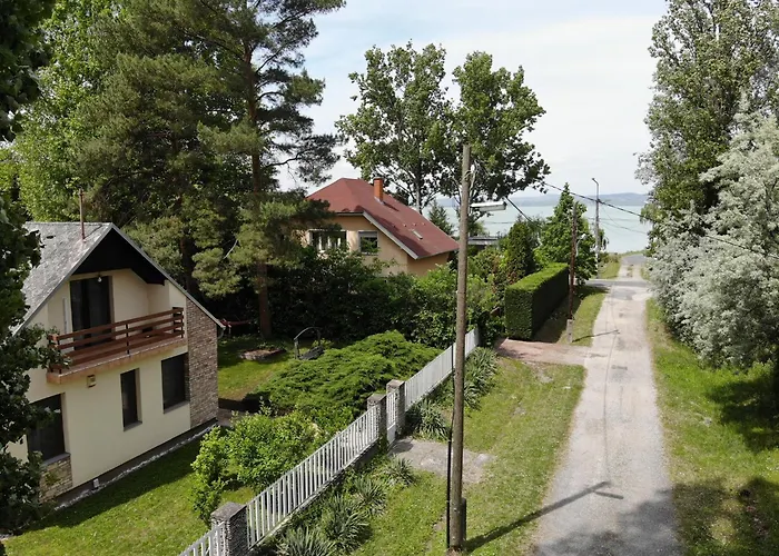 Tagas Hely A Parton Holiday home Balatonszarszo