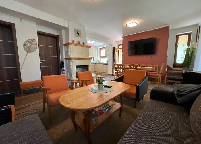 Tagas Hely A Parton *