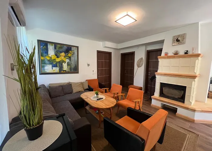 Holiday home Tagas Hely A Parton Balatonszarszo